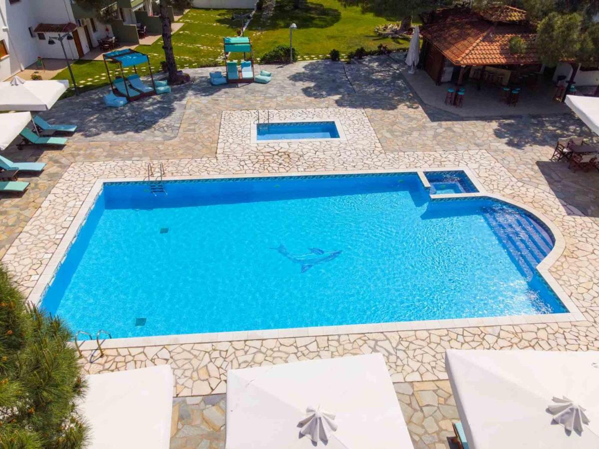 Alexandros Hotel Apartments 보우르보우로우 외부 사진