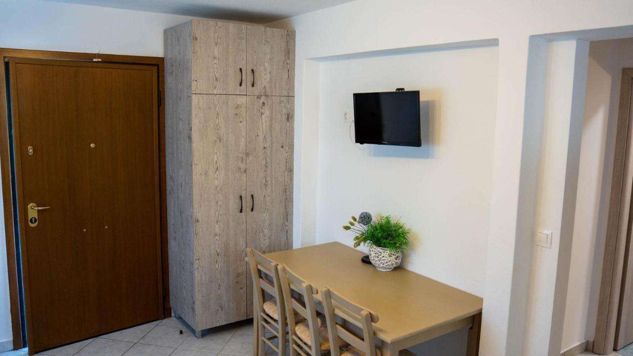 Alexandros Hotel Apartments 보우르보우로우 외부 사진
