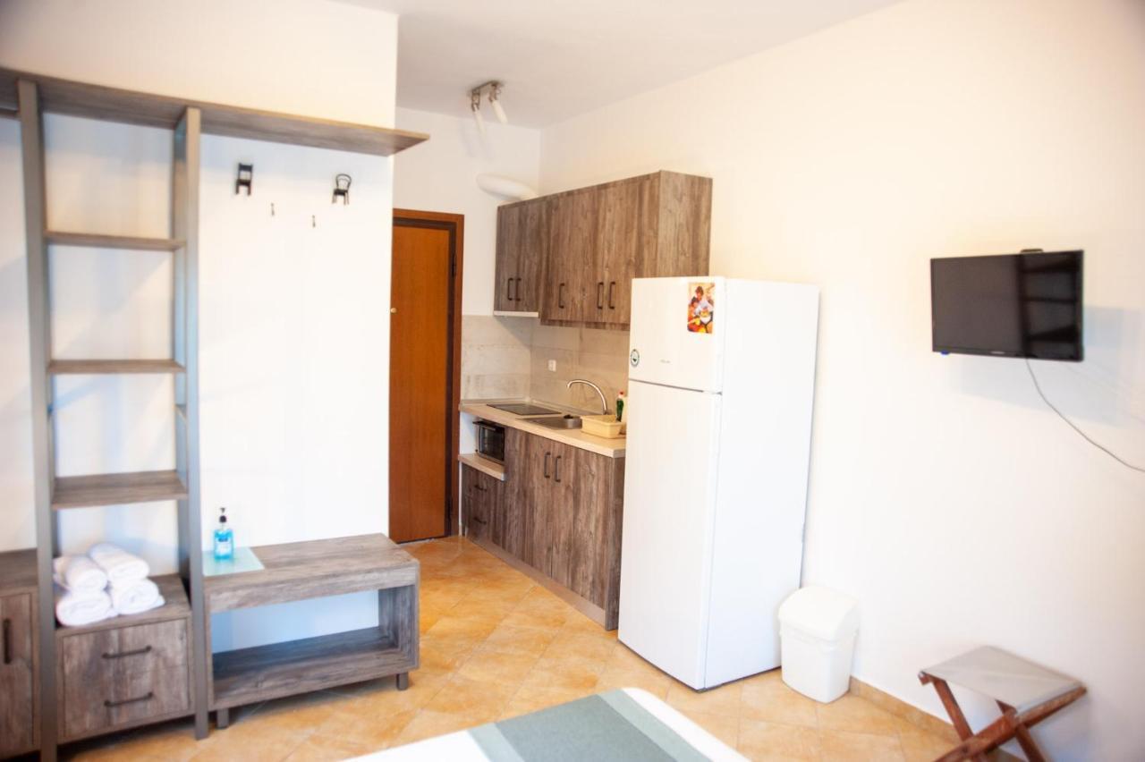 Alexandros Hotel Apartments 보우르보우로우 외부 사진