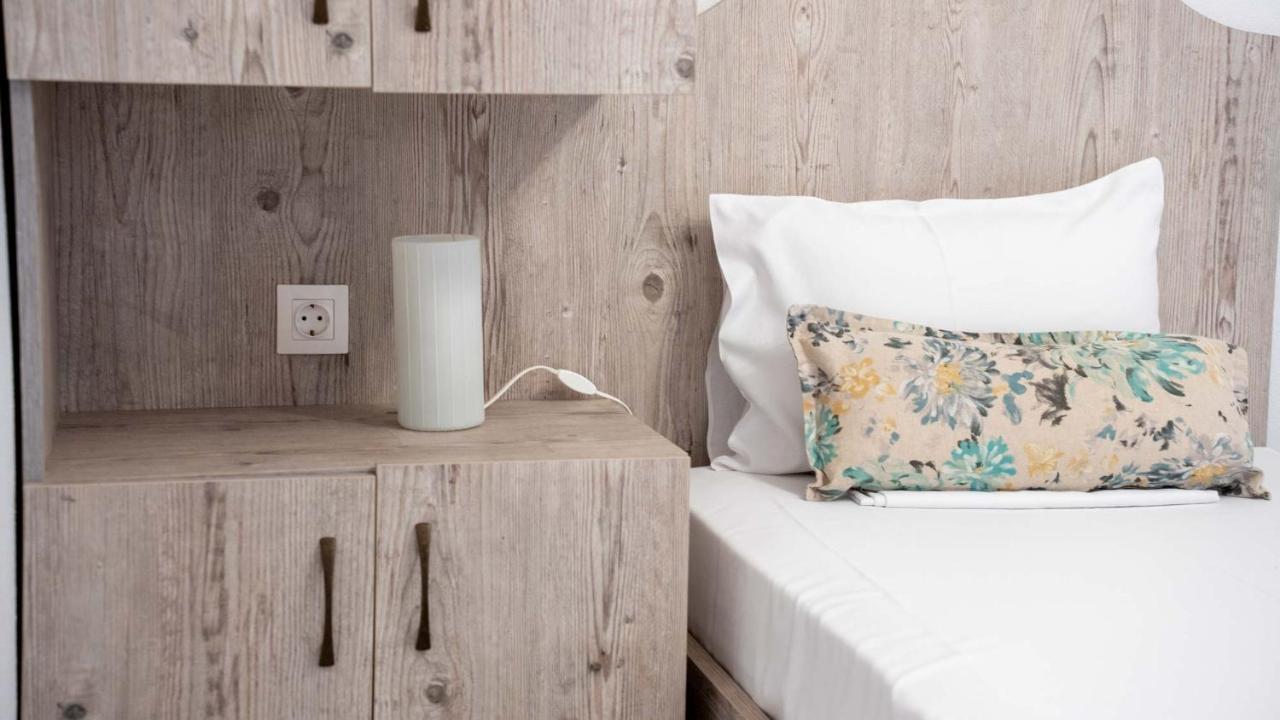 Alexandros Hotel Apartments 보우르보우로우 외부 사진