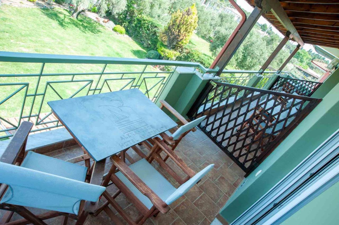 Alexandros Hotel Apartments 보우르보우로우 외부 사진