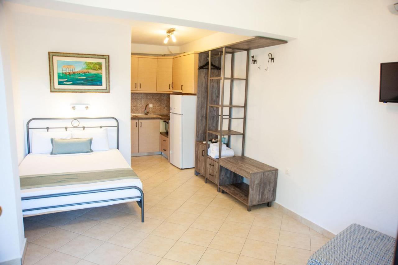 Alexandros Hotel Apartments 보우르보우로우 외부 사진