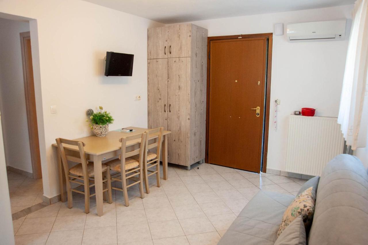 Alexandros Hotel Apartments 보우르보우로우 외부 사진