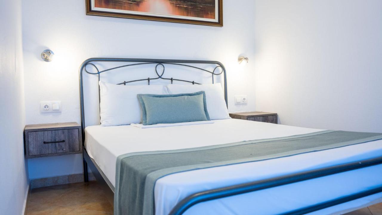 Alexandros Hotel Apartments 보우르보우로우 외부 사진