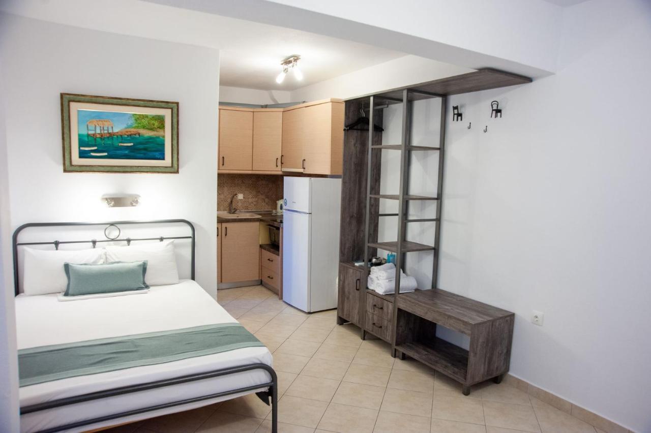 Alexandros Hotel Apartments 보우르보우로우 외부 사진