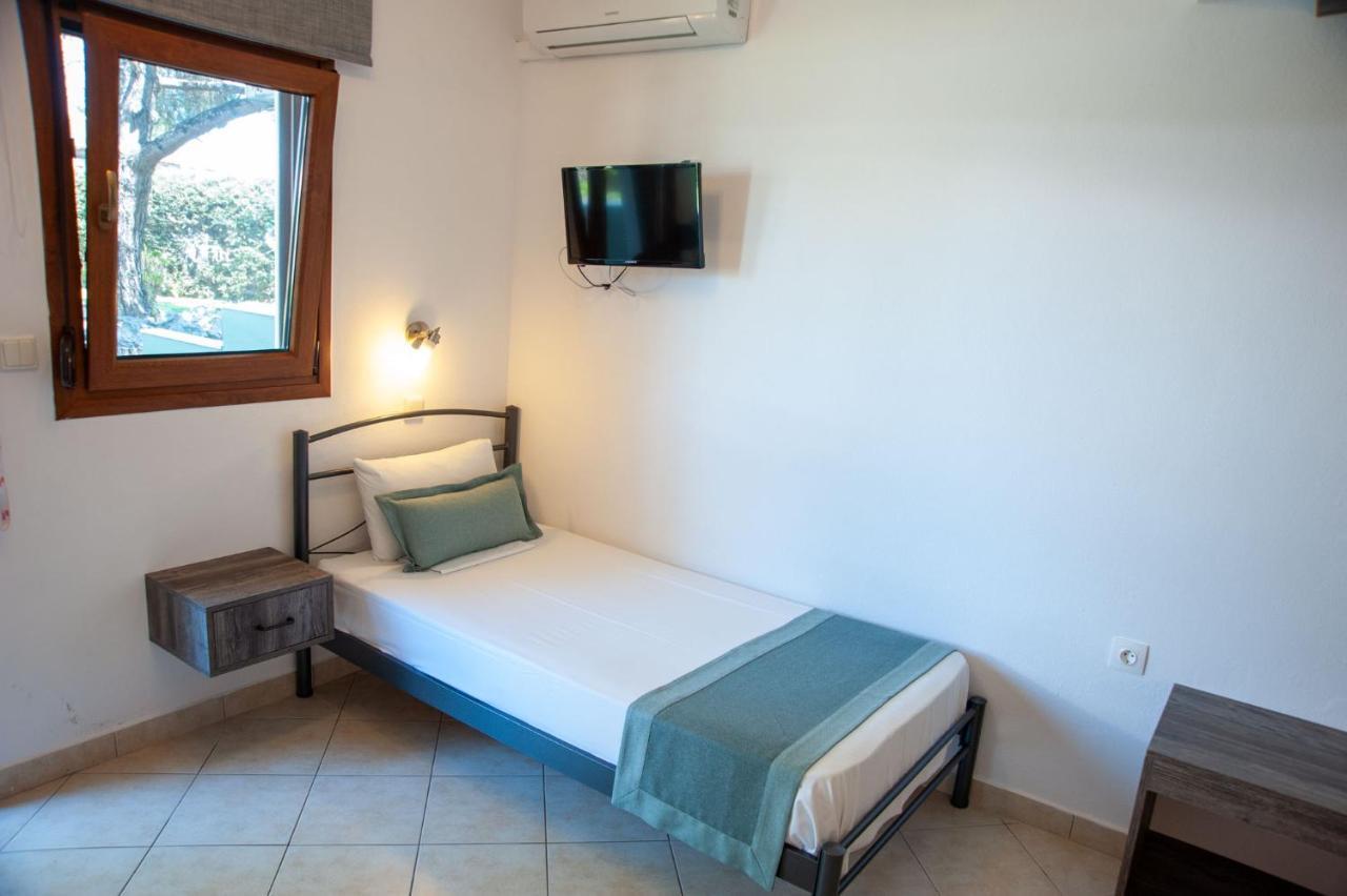 Alexandros Hotel Apartments 보우르보우로우 외부 사진