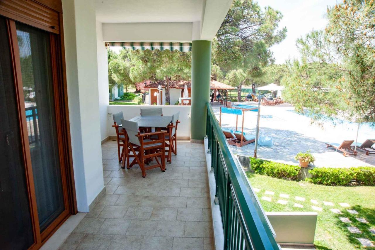 Alexandros Hotel Apartments 보우르보우로우 외부 사진