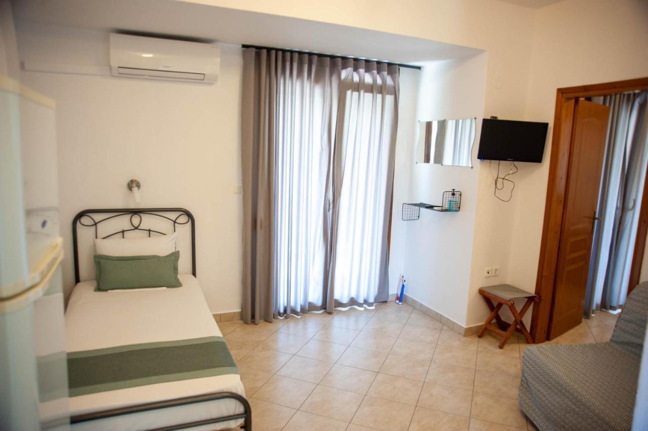 Alexandros Hotel Apartments 보우르보우로우 외부 사진