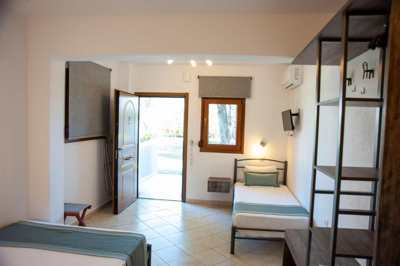 Alexandros Hotel Apartments 보우르보우로우 외부 사진