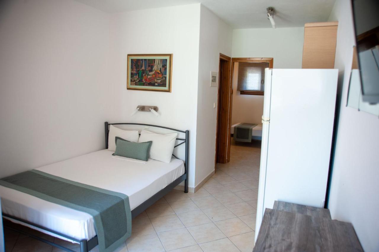 Alexandros Hotel Apartments 보우르보우로우 외부 사진