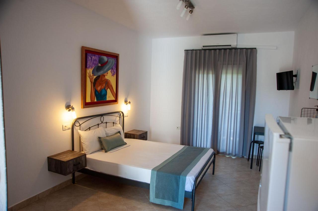 Alexandros Hotel Apartments 보우르보우로우 외부 사진