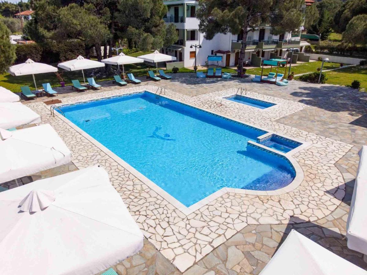 Alexandros Hotel Apartments 보우르보우로우 외부 사진