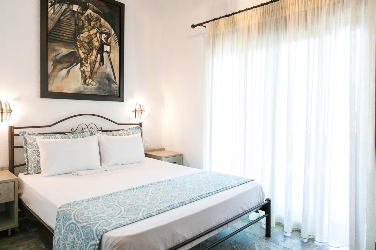 Alexandros Hotel Apartments 보우르보우로우 외부 사진