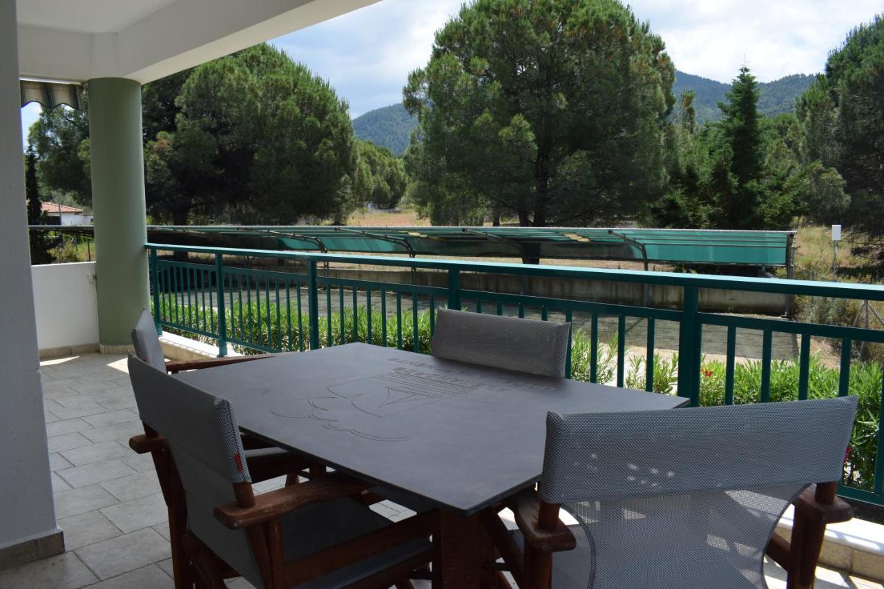 Alexandros Hotel Apartments 보우르보우로우 외부 사진