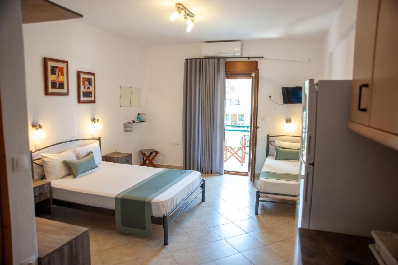 Alexandros Hotel Apartments 보우르보우로우 외부 사진