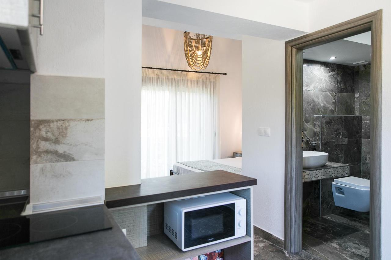 Alexandros Hotel Apartments 보우르보우로우 외부 사진